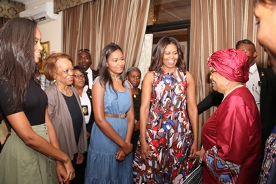 President receives the Obamas at RIA.